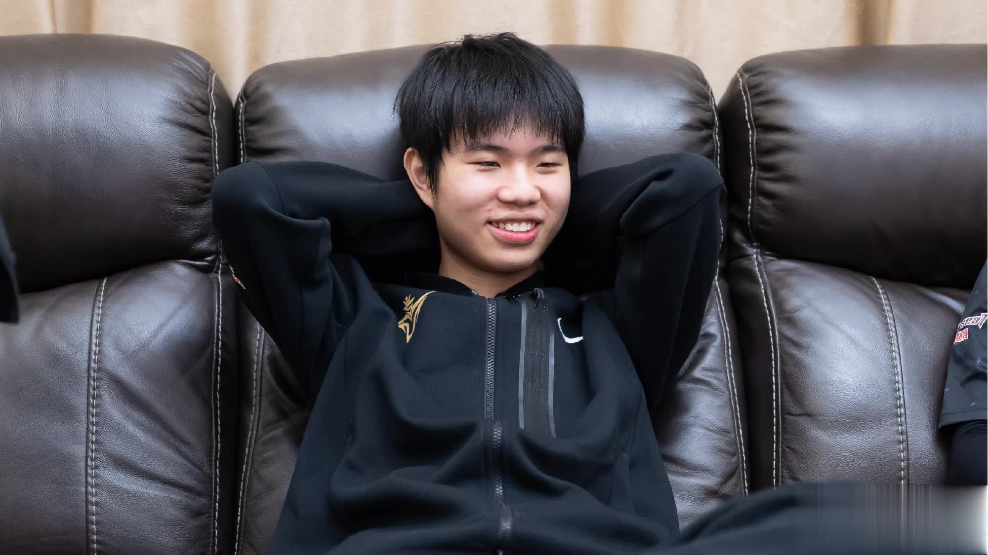 Scout在TES比赛中爆冷，败北引发热议！